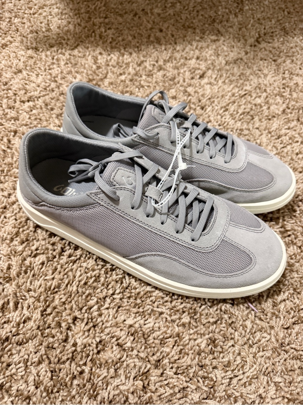 Olukai mens shoes size 9.5Punini sneakers, ash color. Lace Up Comfortable